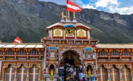 प्रतीकात्मक तस्वीर: बदरीनाथ धाम बर्फबारी