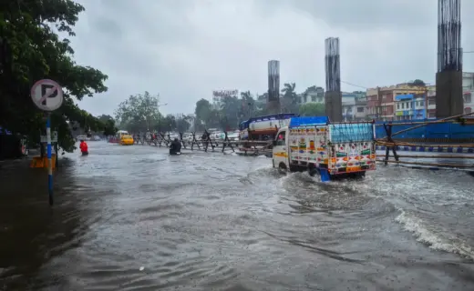 प्रतीकात्मक तस्वीर: चक्रवाती तूफान अर्नब