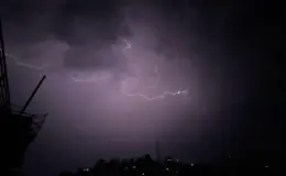 प्रतीकात्मक तस्वीर: चक्रवाती तूफान अर्नब