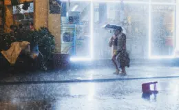 प्रतीकात्मक तस्वीर: भारी बारिश
