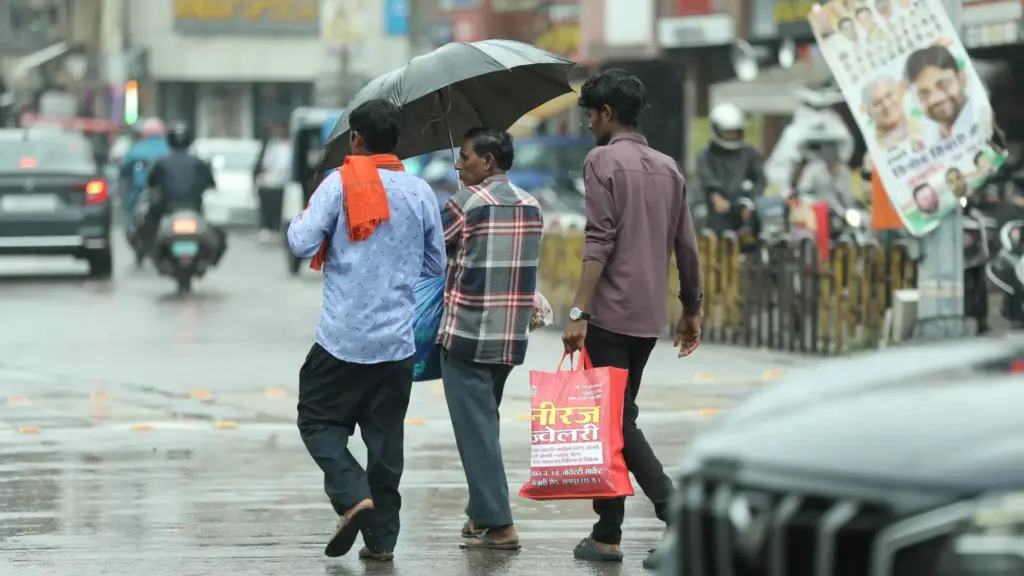 प्रतीकात्मक तस्वीर: चक्रवात अर्नब का असर