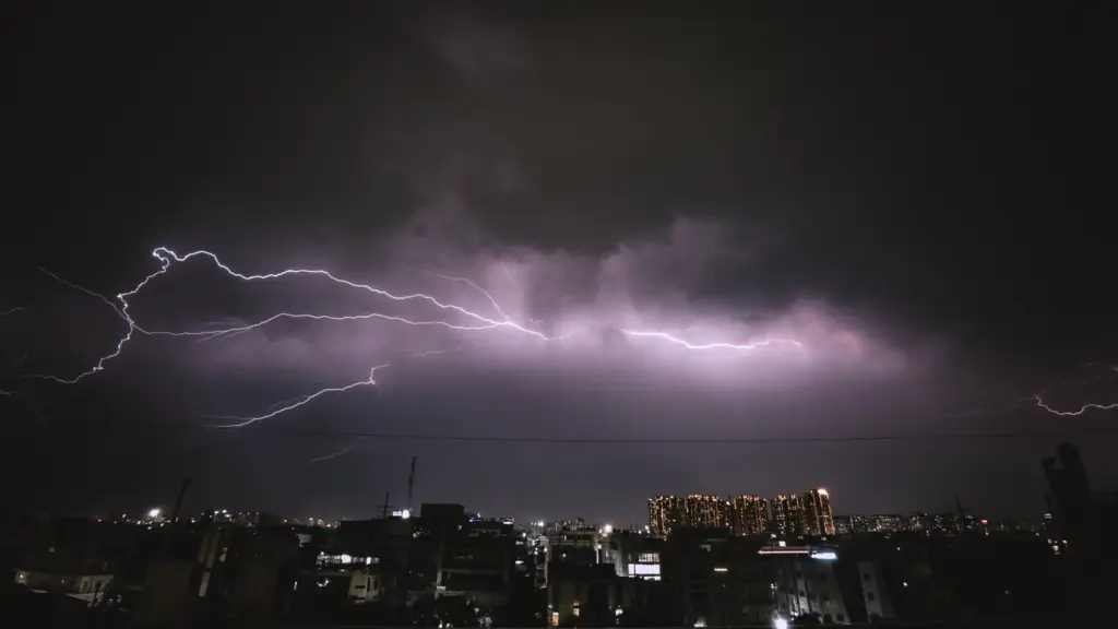 प्रतीकात्मक तस्वीर: उत्तर प्रदेश मौसम