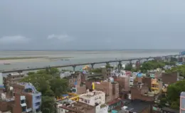 प्रतीकात्मक तस्वीर: वाराणसी में भारी बारिश