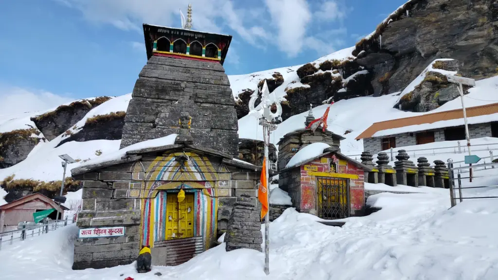 प्रतीकात्मक तस्वीर: यमुनोत्री धाम बर्फबारी
